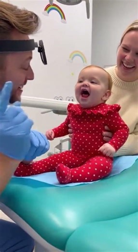 Baby’s First Dentist Visit 😂🦷 Priceless Reaction!She Said “Ahhh!” and Started Laughing! 😆👶