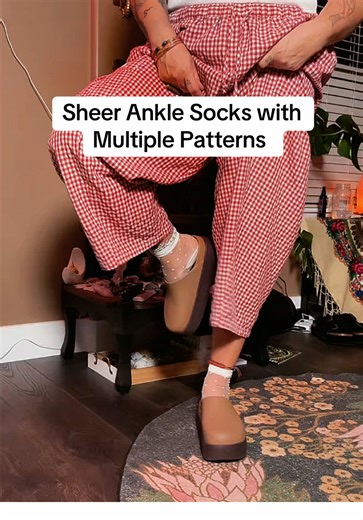 Sheer angle, socks with multiple patterns, polkadot socks