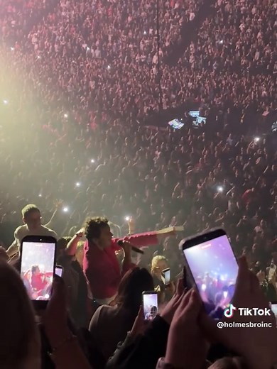 MIKA's Stunning Performance at His First UK Arena Tour