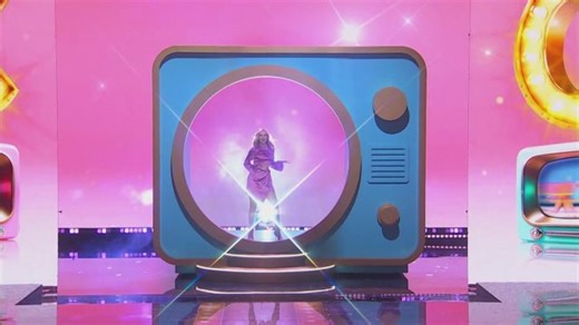 L. Cuccarini canta ”Io ballerò” - Witty TV