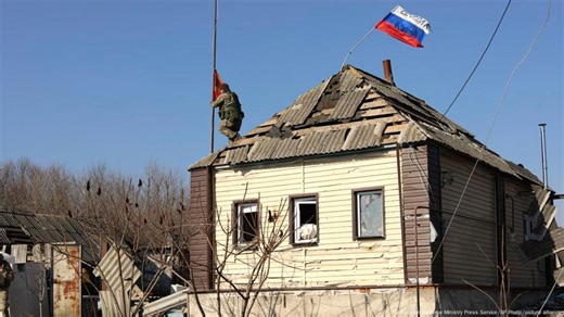 Russia gains ground in Ukraine with new battlefield tactics