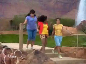 HSM2: Deutsche Szene / Sharpay, Gabriella & Troy am Pool