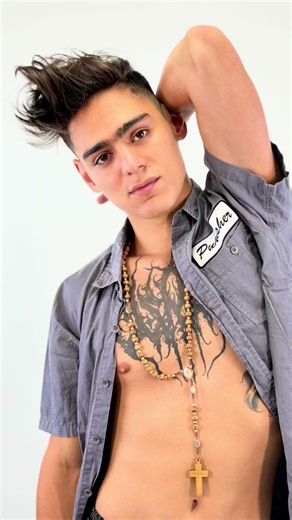 Applying A disconnected technique on a haircut will always create a special effect modernizing the Look La técnica de desconexión aplicada en un corte siempre le dará un efecto to especial Al look final . #barbería #barber #scissorovercomb #scissors #only #education #hair #men #precisión cut #scissorsonly #disconnection #haircut