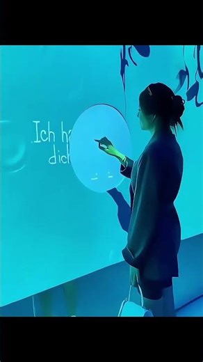 People Can’t Stop Playing With This Interactive Projection Wall!