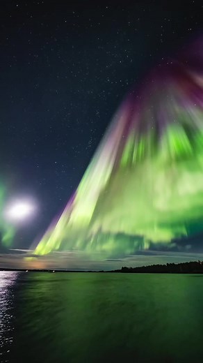Massive Explosion During Autumn Aurora Tour