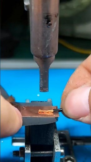 Professional Soldering: Perfect Copper Wire Connection