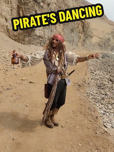 Hola MIS PIRATAS...Me encanta esta canción. #piratesofthecaribbean #johnnydepp #piratasdelcaribe #jacksparrow #renatovegazo