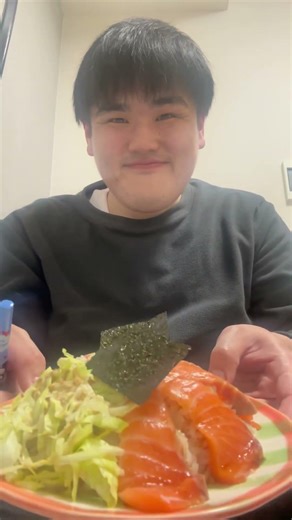 サーモン三種丼！すまし汁と一緒に食べた！これはうまい