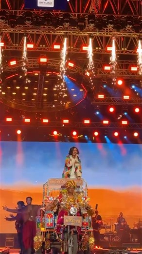 Aditya Gadhvi ENTRY With Unique Style In Live Concert #adityagadhvi #adityagadhvilive #foryou