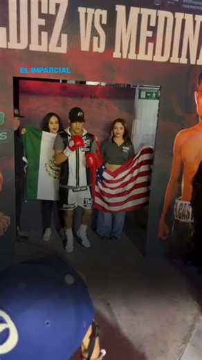 #Deportes | 🥊🔥 ¡Inicia la pelea entre Óscar Valdez y Ricky Medina en el Domo Binacional de Nogales! Los aficionados pronosticaron un combate lleno de emoción. ¿Quién crees que se llevará la victoria? 🤔 🎥: Manuel Jiménez #OscarValdez #RickyMedina #Pelea #Boxeo #Nogales | EL IMPARCIAL
