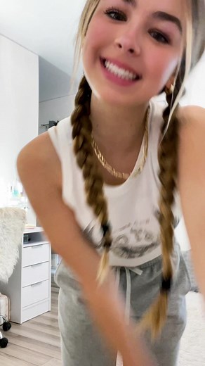 Bend and snap typa dance