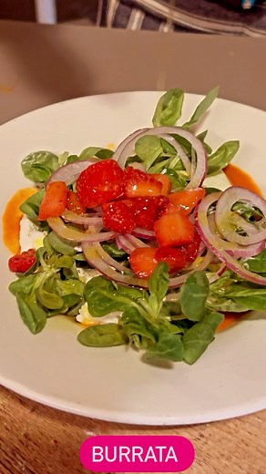 Welcome to #myspicetrail 👩‍🍳 Center stage ‘Burrata’ is a type of Italian cheese that is known for its creamy and soft texture. It is made from fresh mozzarella cheese, which is formed into a pouch and then filled with a mixture of cream and curd. This gives burrata its unique, creamy interior, which oozes out when you cut into it. I like it served with fresh tomatoes, salad greens , strawberries and olive oil, perfect for salads and appetizers.Masterchef shipra Khanna | Masterchef shipra Khann