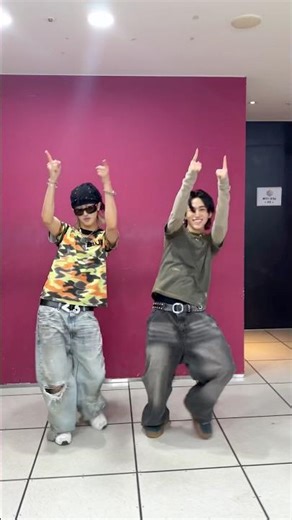 ✨🌖🛼 Moonwalkin’ with #kimjuho #idntt ‪@idntt_cosmo‬ #LNGSHOT #WOOJIN #Moonwalkin