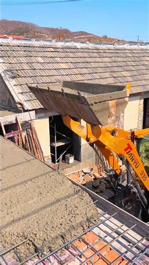 Elevating Concrete: Ingenious Pouring Machine !