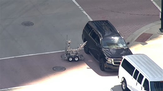 Bomb squad breaches suspicious vehicle that prompted bomb threat in downtown Dallas, video shows