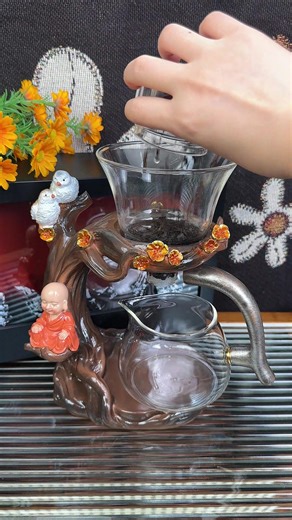 Magnetic lid seals perfectly, pouring is so graceful! 🤫 #TeaSetAesthetics #TeaBrewing#TikTokShopBlackFriday#fyp#tiktok