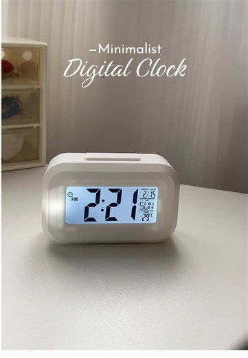 Didn’t expect a simple digital clock to look this cute 😭🤍 It’s small, sleek, and gives that soft glow at night. Functional but still aesthetic—exactly my kind of vibe. #clock #digitalclock #desksetup #alarmclock #minimalistclock