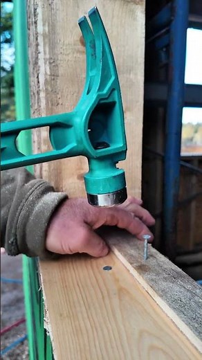 Carpenters tip! How to avoid splitting thin or narrow pieces of wood with a nail!