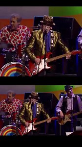"(What's So Funny 'Bout) Peace, Love And Understanding" performed at the Revolver Tour. 🎸🎶 | Elvis Costello
