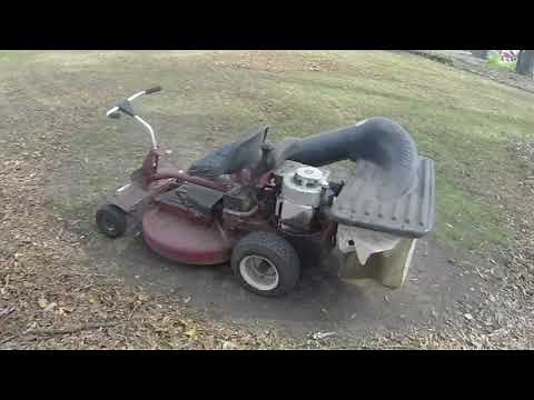 Bagging leaves with the old Snapper RER