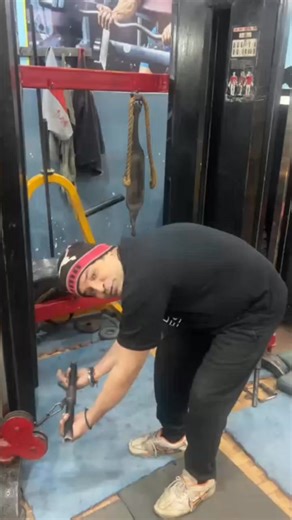 vicky arora | Biceps exercise heavy workout | Instagram