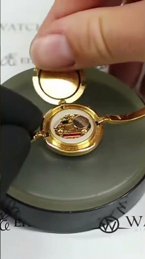 Opening a Ladies Gucci watch