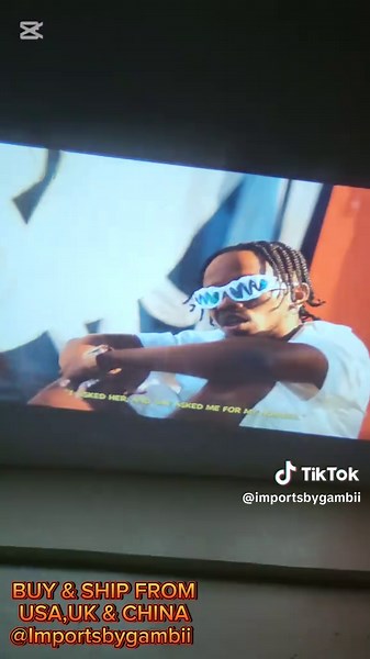 Delivering a HY320 Smart Projector