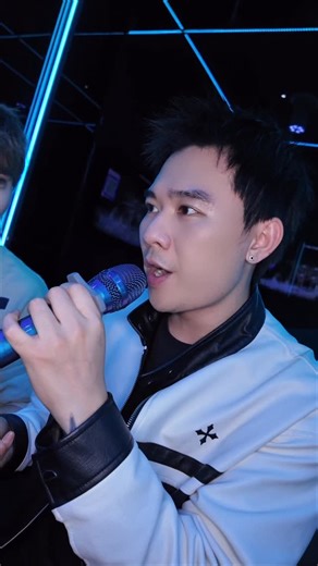 郑向垵东Dirking on Instagram: "朋友问我会不会有节奏的呼麦？#bbox #beatbox #dirking #郑向垵东 #低音炮"