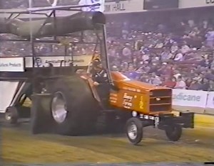 Take a look back to the 1990 NFMS Championship Tractor Pull and Shirley Haney pulling his “JR” Allis Chalmers 180 Super Stock Tractor! #NFMS26 #AllisChalmers #TractorPulling | Thurston Pulling Photos