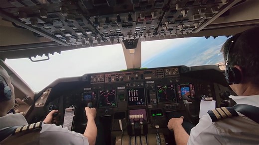 BOEING 747 beautiful TAKEOFF. video from the cockpit and from outside. SAME TAKEOFF!!! By Captain Boeing | Aviation Gallery