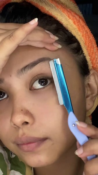 Satisfying Dermaplane Experience with Affordable Brow Trimmer