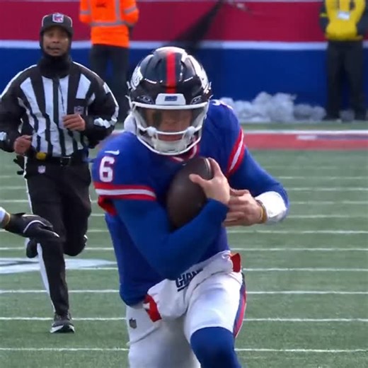 New York Giants Content | Gmen World on Instagram: "DART TAKES OFF FOR 28 YARDS 🔥 • • Use code GMENWORLD on SeatGeek for $20 off your first purchase! Follow @gmen.world for daily Giants highlights, news & updates #Giants #NYG #BigBlue"