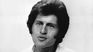 Les souvenirs d'André Torrent sur les débuts de Joe Dassin et sa rencontre avec le chanteur - RTBF Actus