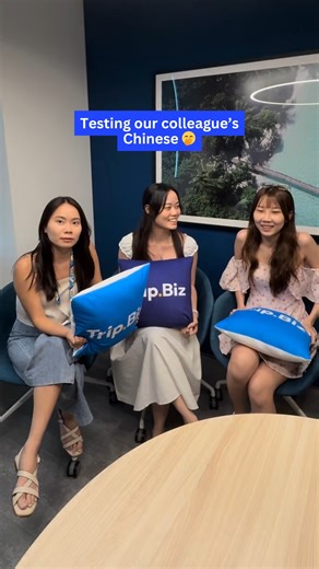Good news — Trip.com Singapore now has a Chinese browsing option! ✨ Browse, search & book your next trip in Chinese, if that’s your preferred language 🧳✈️ 🛫 How to switch language in the Trip.com app: 1. Go to Account 2. Tap the Settings ⚙️ icon (top right) 3. Select Language → 繁體中文 新功能上线啦！✨ Trip.com 新加坡站现在可以用中文浏览啦！ 喜欢中文界面的同学，快来体验更顺畅的旅行预订流程～🧳✈️ 📱 如何切换语言： 1. 打开 Trip.com 应用程序 2. 前往 「帳號」 页面并点击右上角 设置 ⚙️ 3. 选择 「語言」→【繁體中文】 Will you switch to 中文? 👀 Let us know! | Trip.com