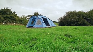 Take a look around the 2017 Hi Gear Voyager Elite 6. New colour, new easy pack bags, darkened bedrooms and improved features. Available now http://www.gooutdoors.co.uk/hi-gear-voyager-elite-6-tent-p396727 | GO Outdoors