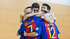 👏👏 FAIR PLAY: A lesson in sportsmanship from the Barça B futsal team, which gave up a clear scoring chance upon seeing an injured opponent down on the floor. 👏👏 FAIR PLAY: Gran gest de Rober, del Barça B de futbol sala, que para el joc amb ocasió clara de gol quan veu a un rival lesionat al terra: http://ow.ly/9PKu30990HQ #valors 👏👏 FAIR PLAY: Gran gesto de Rober, del Barça B de fútbol sala, que para el juego con ocasión clara de gol cuando ve a un rival lesionado en el suelo: http://ow.ly