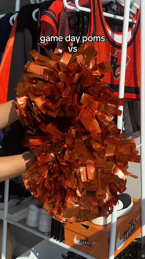 past seasons poms = practice poms✨✨ poor silver poms were extra loved last season 😬 HAHAH cheerleader problems #professionalcheerleader #cheerleading #pompoms #procheer #footballseason #nflcheerleader