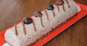 Bûche de Noël mousse de crème de marrons et croustillant praliné