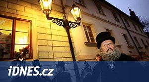 VIDEO: Nerudovu ulici v Praze ozářilo světlo plynových luceren - iDNES.cz
