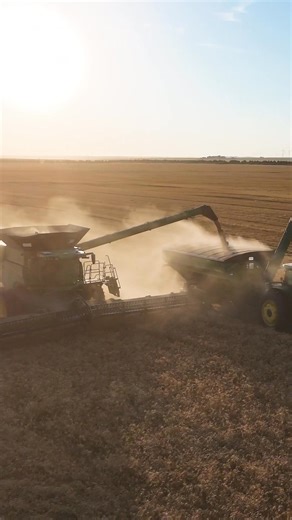 Auto Unload Perfection 😌 🎥 Troy Randall - Lead Technology Specialist #21stCenturyEquipment #JohnDeere #AutoUnload | 21st Century Equipment