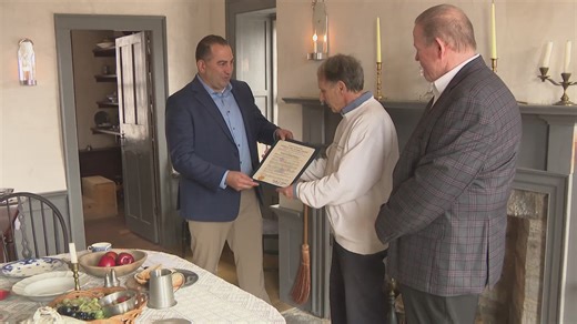 Former Hull House president honored for two decades of volunteer work