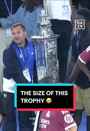 Vini was amazed by the size of the Teresa Herrera trophy 😅 #daznpreseasonfriendlies