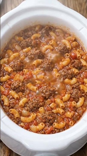 Slow Cooker 4-Ingredient Slumgullion 🍝🥘
