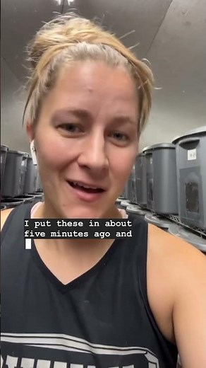 Timing is everything in breeding crickets. Here’s how I know my timing was right. #cricketfarm