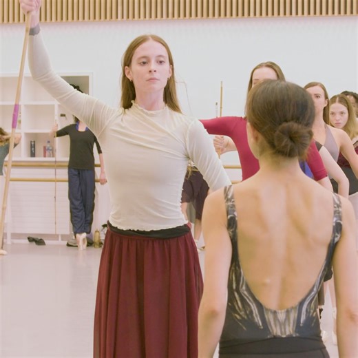 "Like goddesses!"... what a powerful direction from repetiteur Mavin Khoo. Watch our dancers rehearse the Wilis' entrance in Akram Khan's Giselle. 🩰 Emma Hawes, Erina Takahashi, Artists of English National Ballet Coming to Sadler's Wells 18-28 September. Book here: https://www.ballet.org.uk/production/akram-khan-giselle/ #ballet #goddesses #ballerinas #rehearsals | English National Ballet