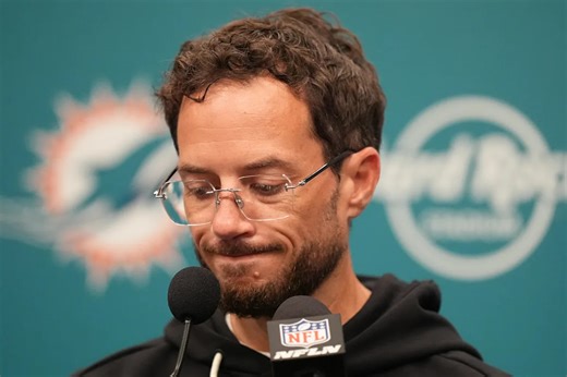 Miami fans boo as another last-minute loss leaves Dolphins reeling, and nobody is happy