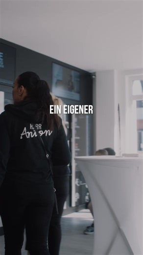 Du fragst dich, ob ein Verkaufsautomaten-Store der richtige Weg in deine Selbstständigkeit ist? Mit dem Herr Anton Franchise-System hast du ein erprobtes Konzept, das Risiko reduziert und dir den Start erleichtert. Drei wichtige Punkte für den Einstieg in dein Herr Anton-Business: 👉 Persönliches Kennenlernen in unserer Zentrale in Emsdetten. 👉 Eigenkapital mitbringen. 👉 Einen Standort oder freie Fläche bereitstellen. Jetzt Partner werden! | Herr Anton