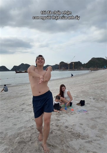 Anh có hạnh phúc khi ở cạnh em?