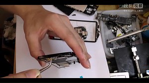 手机维修-HTC 换触屏拆机教程视频 (10)