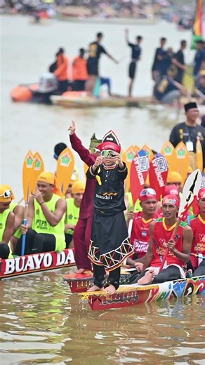 Dhika King Boat Aura Farming Pacu Jalur 🔥 #pacujalur #viral #shorts #fyp